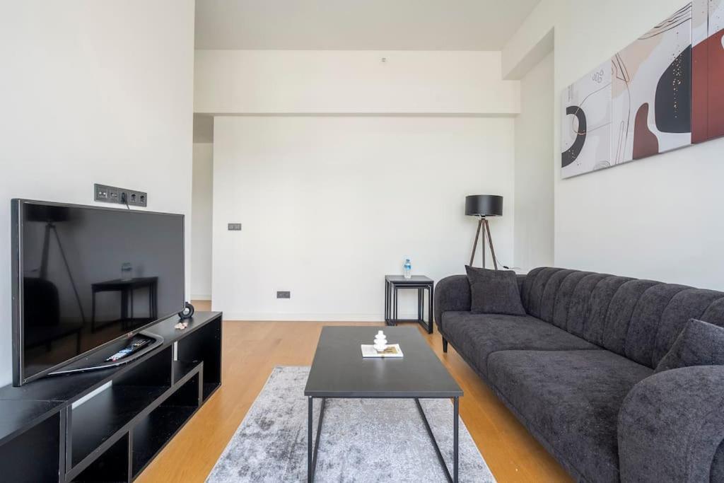 Upscale With Top-notch Amenities *