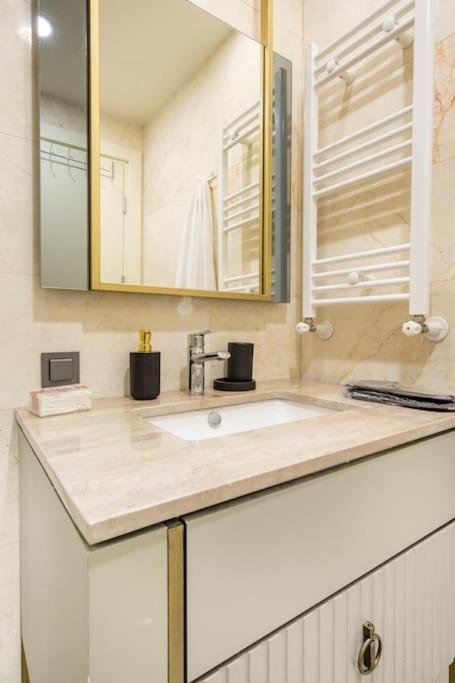 Apartment Upscale With Top-notch Amenities