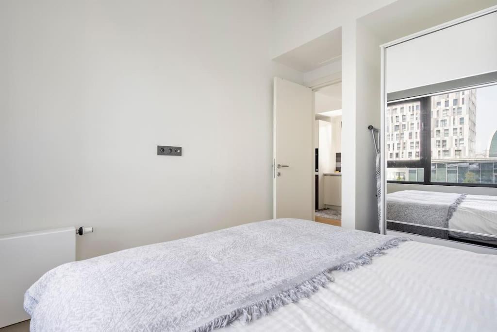 Apartment Upscale With Top-notch Amenities *